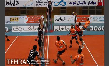 دیدار تیم های والیبال سایپا تهران و صالحین ورامین