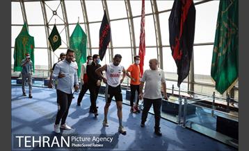 ثبت رکورد پله نوردی در برج میلاد 23