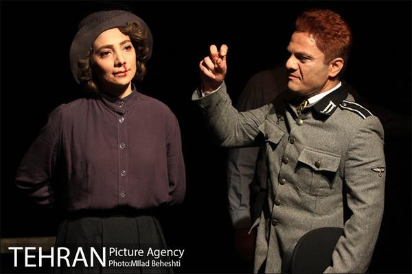 نمایش اکتبر 1942 پاریس 19