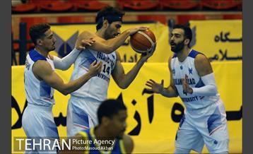 رقابت بسکتبال تیم های دانشگاه آزاد - پتروشیمی بندر امام