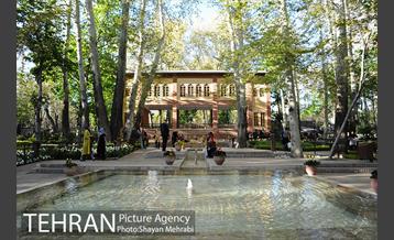 رویش گل های لاله در باغ ایرانی 21