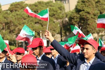شهردار تهران در آیین نواختن زنگ سال تحصیلی جدید در دبیرستان ماندگار البرز 25