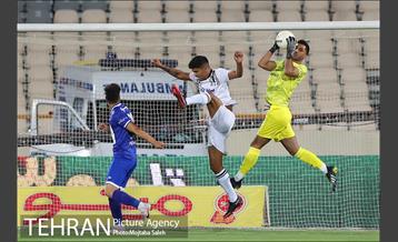 دیدار تیم های فوتبال استقلال تهران و مسجد سلیمان 9