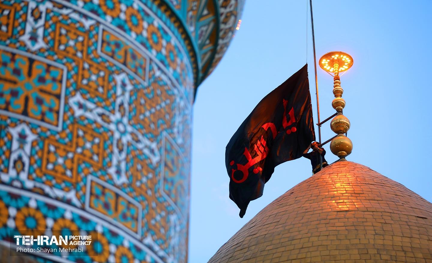 اهتزاز پرچم حرم سیدالشهدا(ع) بر فراز گنبد حرم عبدالعظیم حسنی(ع) 14