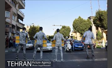 آموزش فرهنگ ترافیک توسط بچه های سندرم دان 7