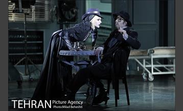 نمایش می سی سی پی نشسته می میرد‎ 4