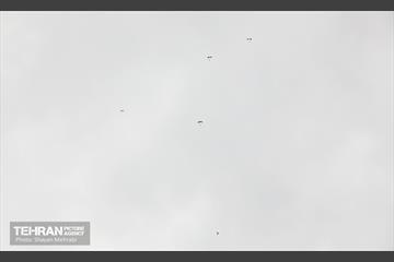 پرش چتربازان از برج میلاد تهران 12