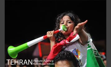 شادی خیابانی مردم بعد از پیروزی تیم ملی ایران 48