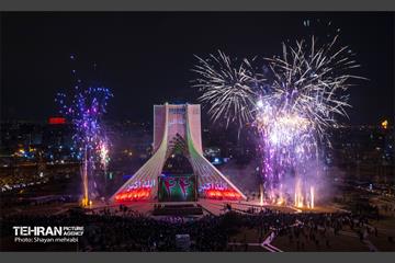 نورافشانی جشن پیروزی انقلاب اسلامی در میدان آزادی 23