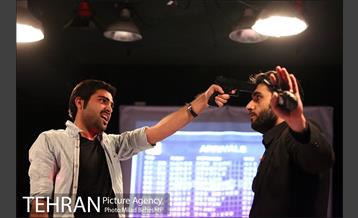 نمایش او فقط خسته بود‎ 16