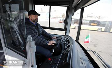 ورود اتوبوس‌های دوکابین جدید به تهران 47