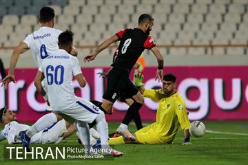 دیدار تیم های فوتبال پرسپولیس و پیکان  13