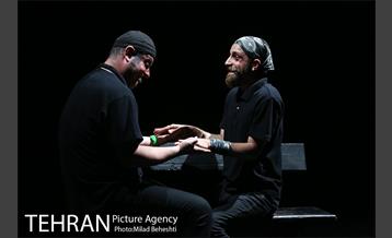 نمایش شبی بیرون از خانه 23