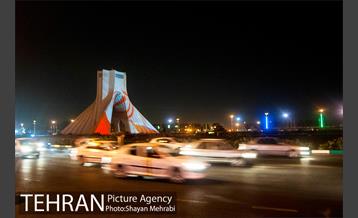 سمفونی نور سیمرغ صلح بر روی برج آزادی 1