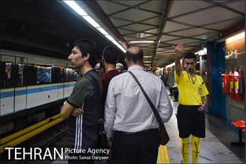 پرفورمنس داوران فوتبال در ایستگاه هفت تیر 11