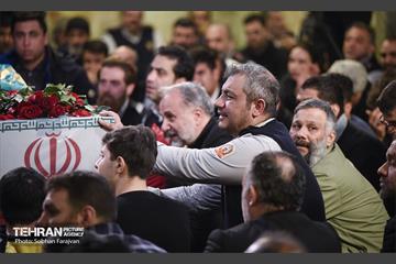 وداع با پیکر شهید «قریب رضا دارابی» 16