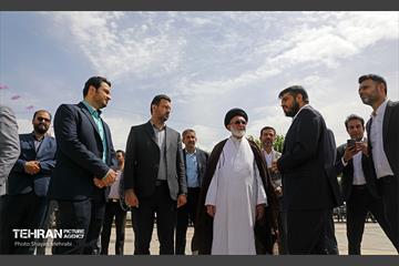 رونمایی از تندیس «خادم حرم» 16