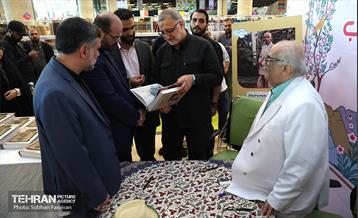 بازدید شهردار تهران از رویداد "اردی‌بهشت کتاب" 30