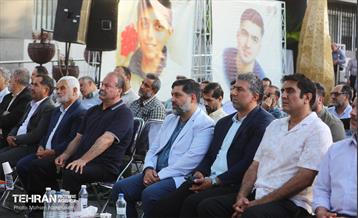 رونمایی از مجسمه های 6 شهید در منطقه 15 32