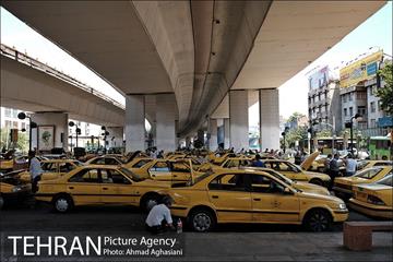استراحت ظهرگاهی تاکسیرانان زیر پُل سیدخندان 3