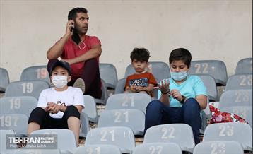 دیدار تیم‌های فوتبال استقلال و گل‌گهر 13