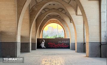 آماده سازی مصلی امام خمینی(ره) در آستانه مراسم وداع با رهبر شهید