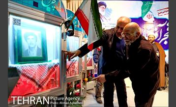 تجلیل از خانواده پنج شهید انقلاب اسلامی 13