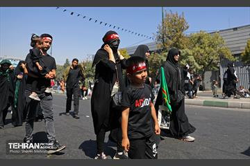 حضور کودکان در مراسم پیاده روی جاماندگان اربعین حسینی(ع) 26