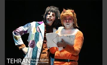 نمایش جزیره شامپانزه ها‎ 3