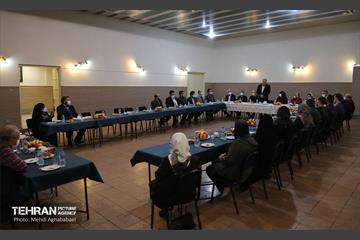 نشست صمیمانه شهردار منطقه 8 با نخبگان جامعه ارامنه 14