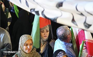 آیین بدرقه زائر اولی‌ها به‌ سوی عتبات عالیات در میدان انقلاب 6
