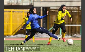 دیدار تیم‌های فوتبال بانوان البرز و سپاهان 16