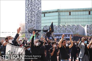 مراسم عزاداری ظهر عاشورا در میدان امام حسین(ع) 15