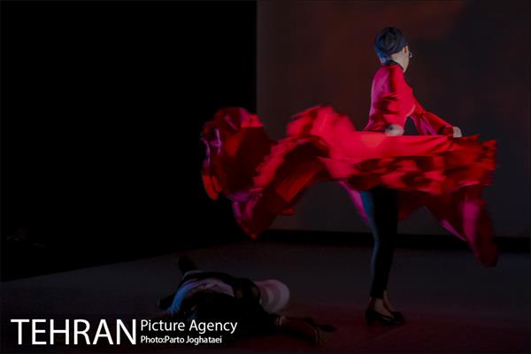 نمایش «شب/خارجی/یرما» 12