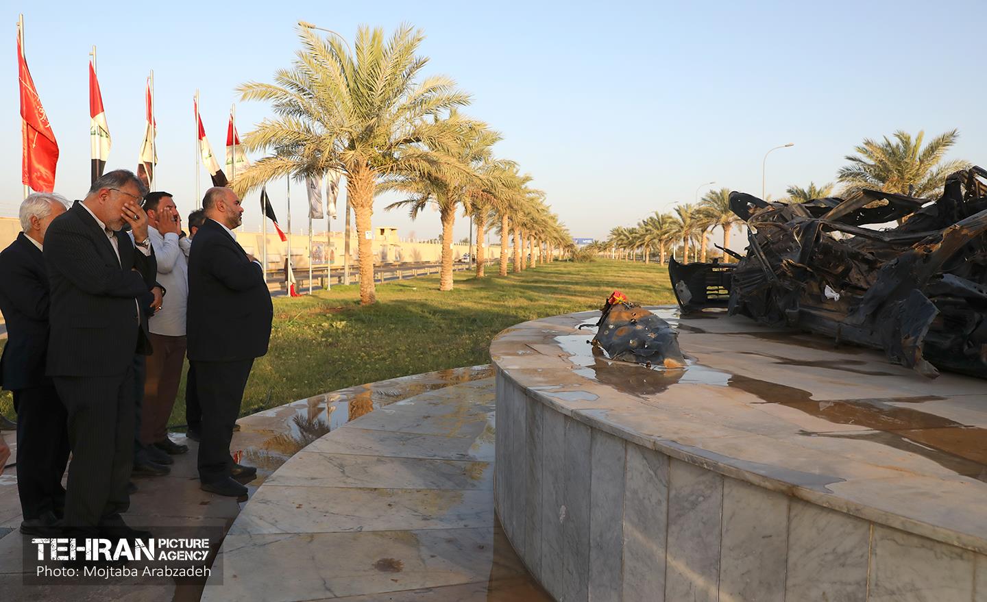 ادای احترام علیرضا زاکانی به مقام حاج قاسم سلیمانی در یادمان شهادت ۲ سردار مقاومت