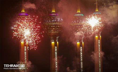 نورافشانی جشن پیروزی انقلاب اسلامی در برج میلاد 24
