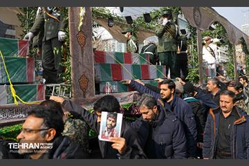 تشییع پیکر ۲۰۰ شهید گمنام دفاع مقدس در تهران 20