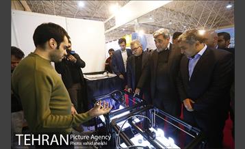 بازدید شهردار از بیستمین نمایشگاه دستاوردهای پژوهش، فناوری و فن بازار 25