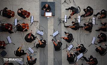 اجرای ارکستر سمفونیک تهران در میدان آزادی 18