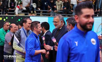 مراسم اهدای کاپ قهرمانی تیم‌های برتر کشتی آزاد توسط شهردار تهران و وزیر ورزش 30