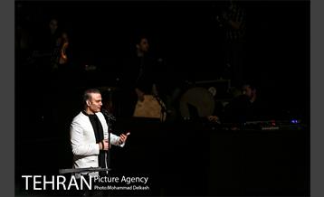 کنسرت آنلاین علیرضا قربانی در تالار وحدت 9