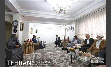 دیدار شهردار از خانواده شهید طباطبایی نیا 18
