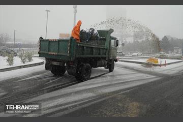 عملیات برف‌روبی در منطقه 2 5