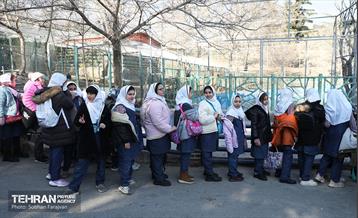 پنجره‌ای رو به آسمان آبی در منطقه 3 35