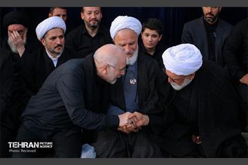 مراسم اقامه نماز بر پیکر آقای شهید ایران 55