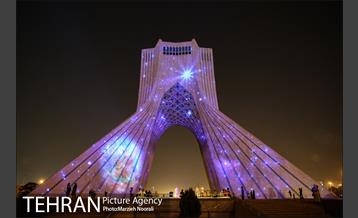 اجراى ویدئو مپینگ به مناسبت میلاد حضرت رسول ( ص ) در برج آزادى 1