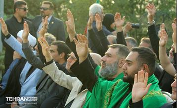 اهتزاز پرچم عزای حسینی بر فراز برج پرچم ایران 30