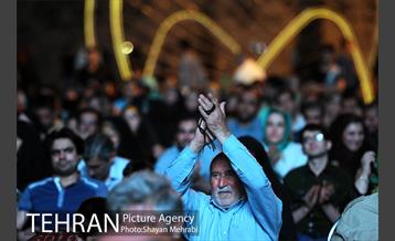 اجتماع بزرگ جوانان شهر تهران در میدان امام حسین(ع) 12