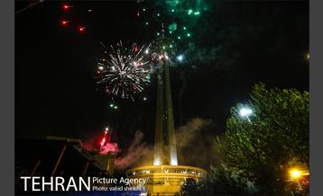 نورافشانی برج میلاد همزمان با ولادت حضرت علی (ع) 10
