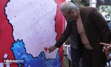 پرواز بادبادک‌ها به یاد شهدای دانش آموزان میناب در آسمان برج میلاد 6